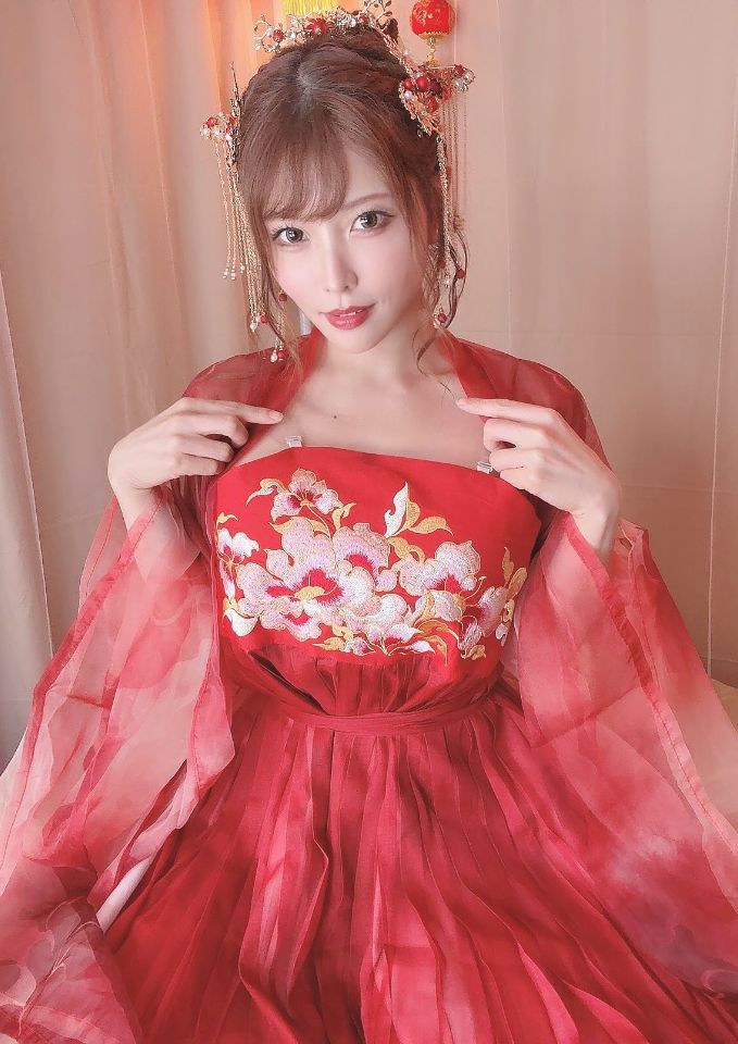 อาคาริ นีมูระ